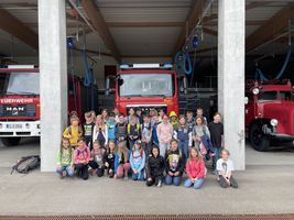 Die Klassen 4 besuchen die Feuerwehr